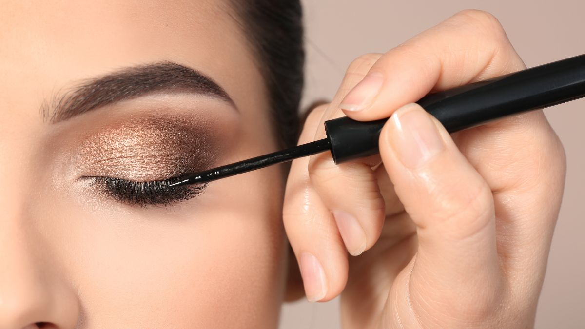 fine_tip_brush_eyeliner_application_on_upper_eyelid_of_closed_eye