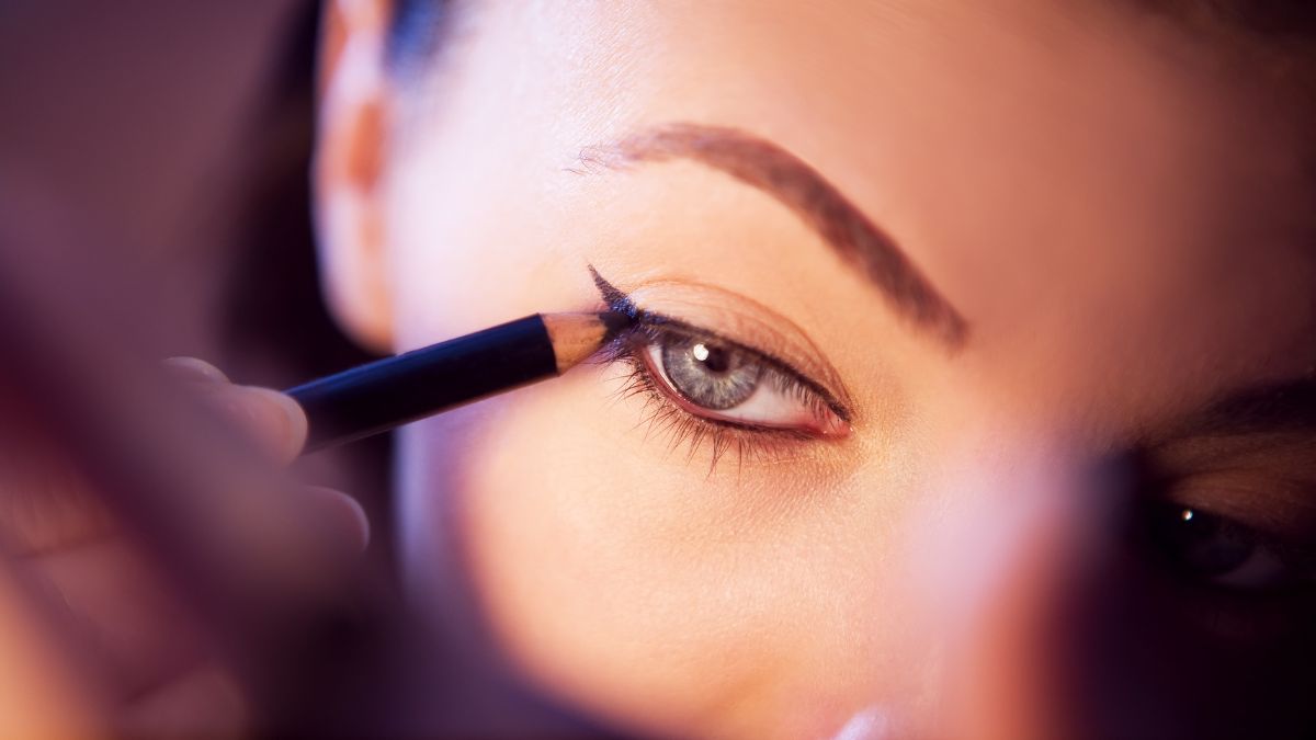 pencil_eyeliner_applied_to_open_eye_on_upper_eyelid