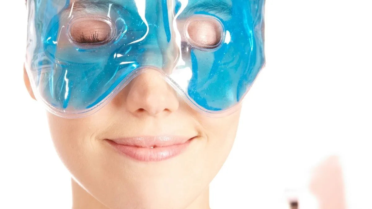 Cold eye mask for hay fever and eye inflammation